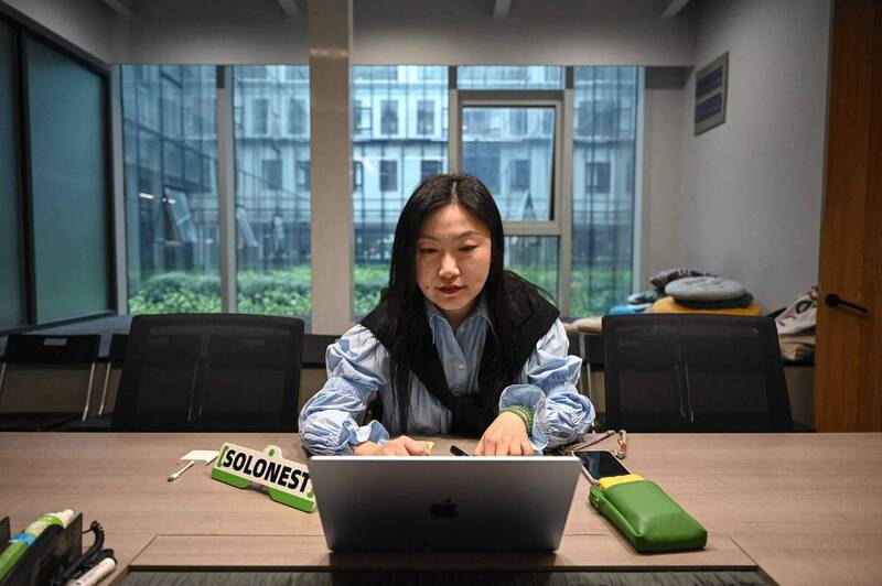 上海SoloNest創辦人戴雯倩指出，一人公司是AI時代的產物。（法新社檔案照）